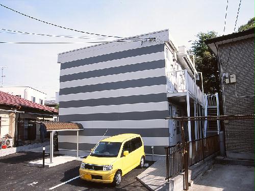 レオパレスフローラの建物外観