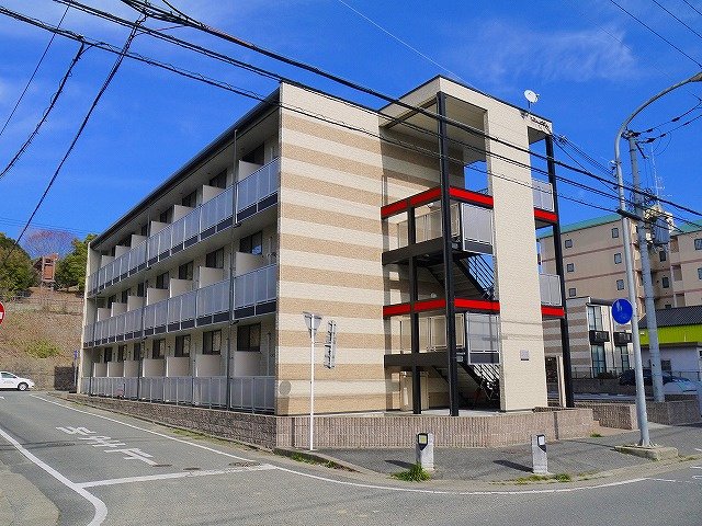 【奈良市佐保台西町のマンションの建物外観】