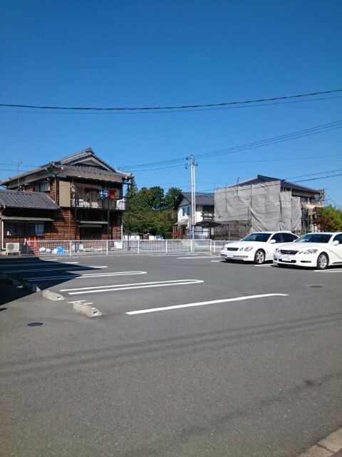 【浜松市浜名区尾野のアパートの駐車場】