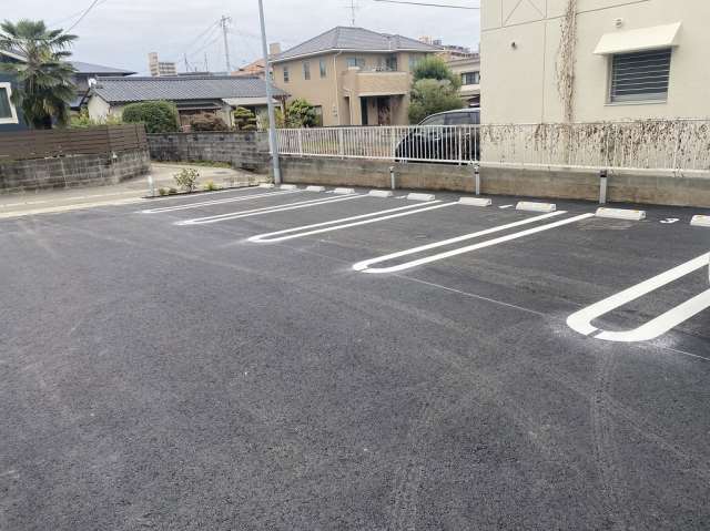 【シャーメゾン　カルパの駐車場】