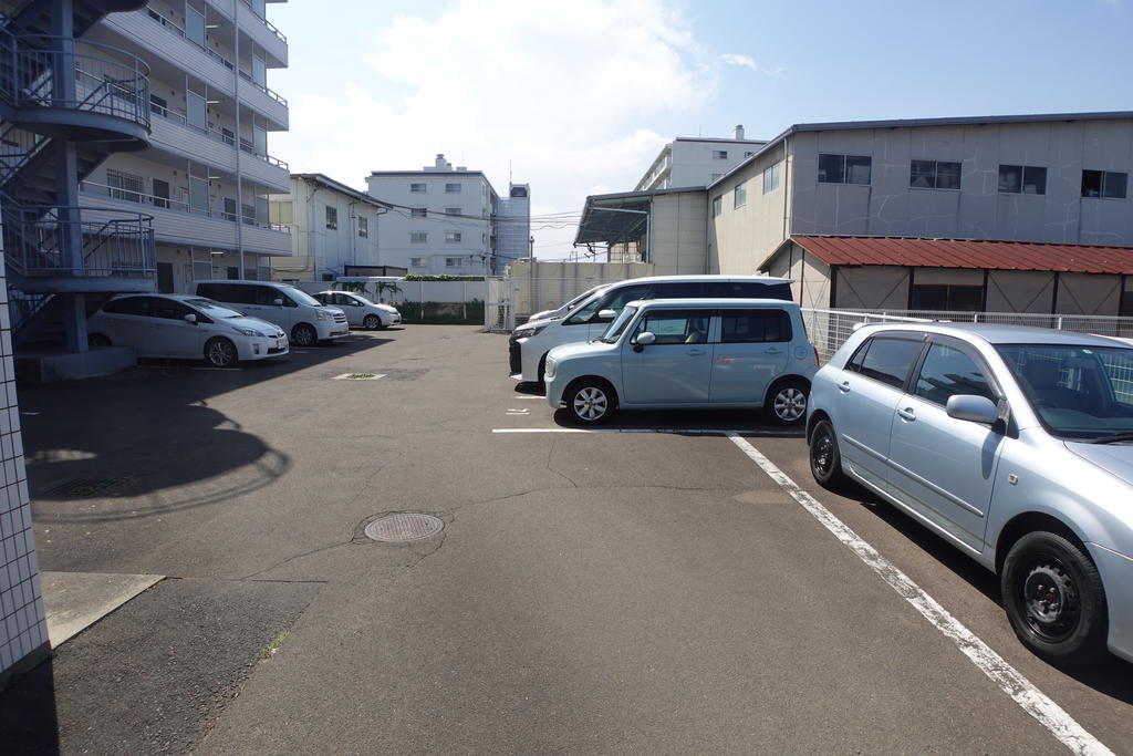 【ロイヤルヒルズ大和町の駐車場】