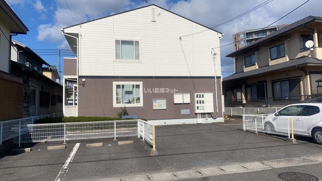 岡山市中区国富のアパートの建物外観