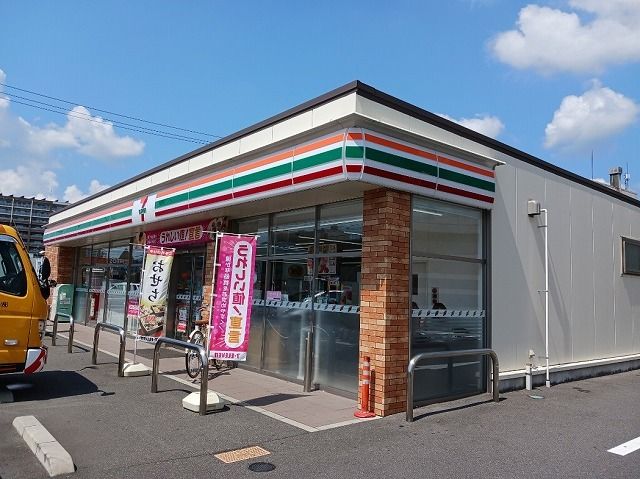 【岡山市中区国富のアパートのコンビニ】