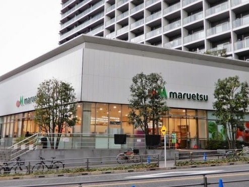 【新宿区新宿のマンションのスーパー】