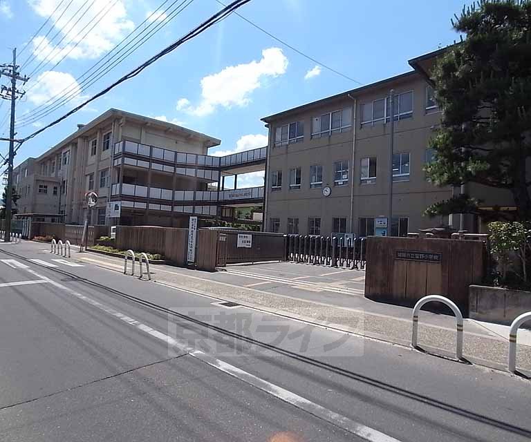 【城陽市長池のマンションの小学校】