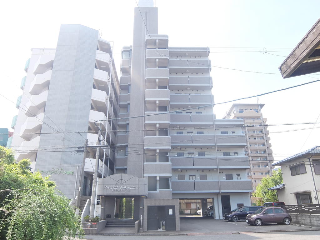 リバーサイド中島の建物外観