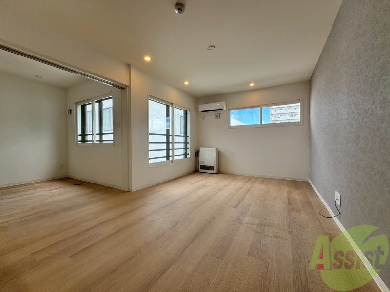 居室・リビング　広々としたリビングですね。使い勝手がよさそうですね！