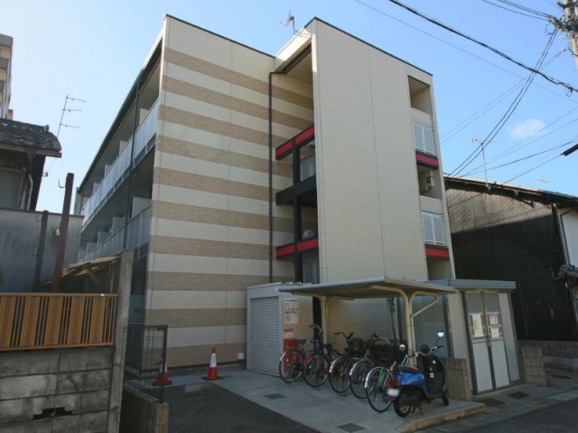 レオパレス琵琶湖の建物外観