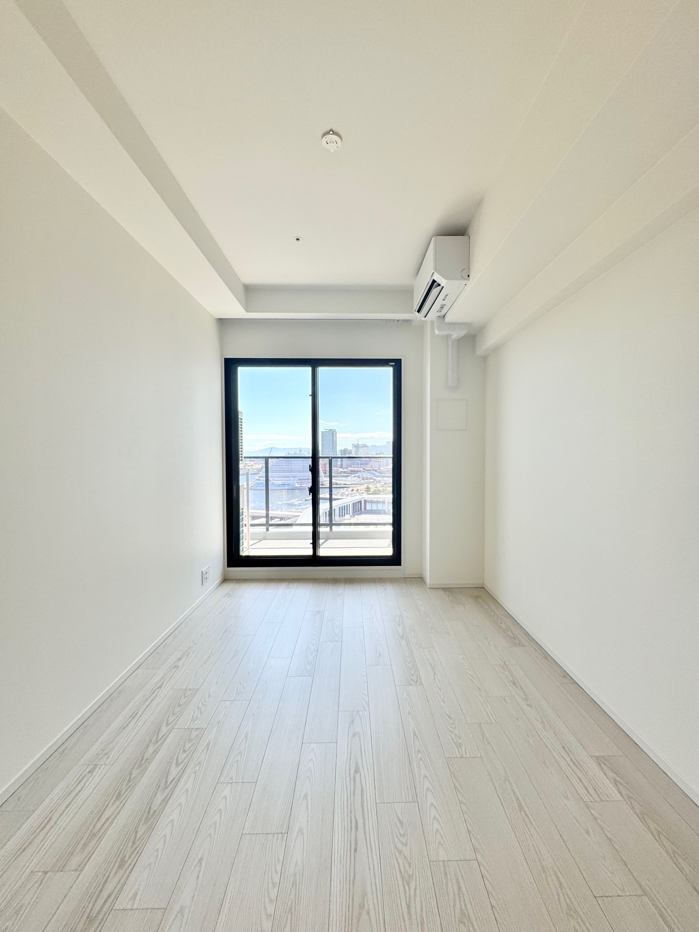 その他部屋・スペース　洋室約7帖／大容量ウォークインクロゼットあり／エアコン付