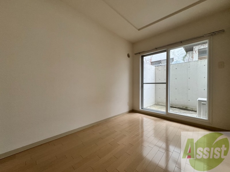 その他部屋・スペース　戸を閉めるとリビングと区切られた寝室にすることができますよ。