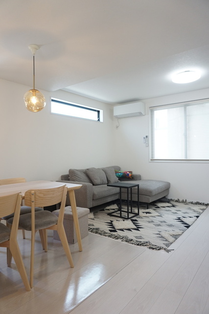 居室・リビング　エアコン・床暖房付（設備）＊家具・家電・カーペット付（設