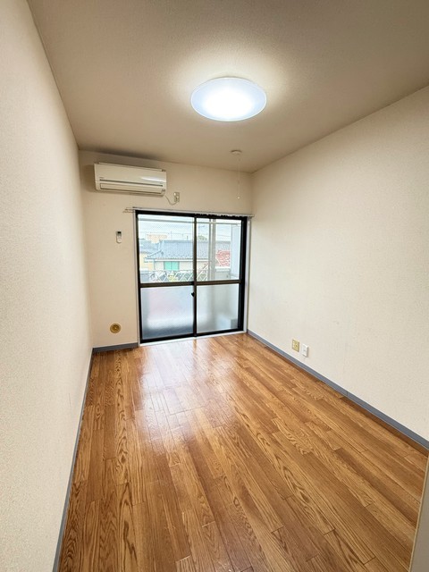 居室・リビング　エアコン付き洋室