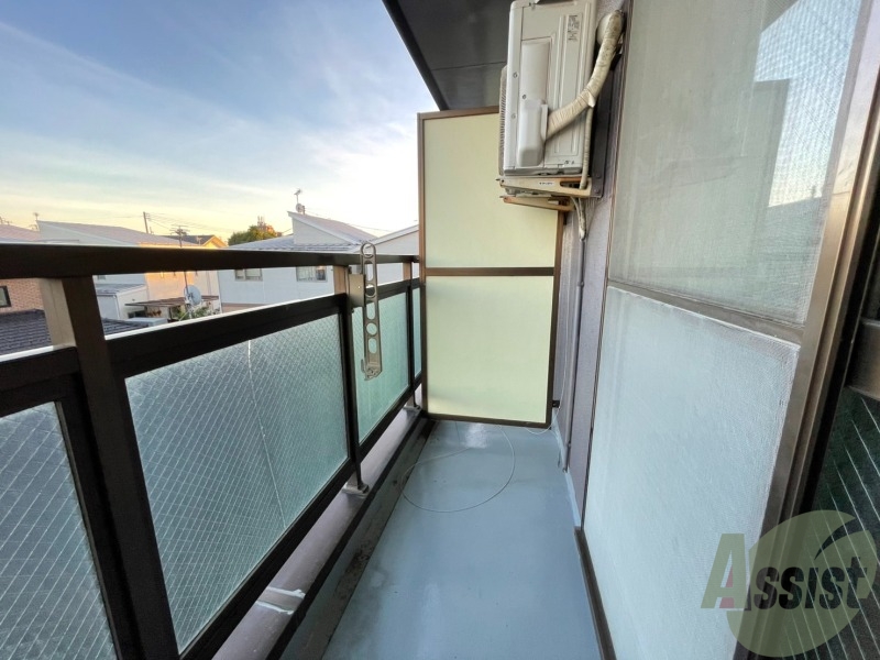 バルコニー　バルコニーは幅があり、広い印象を受けました。