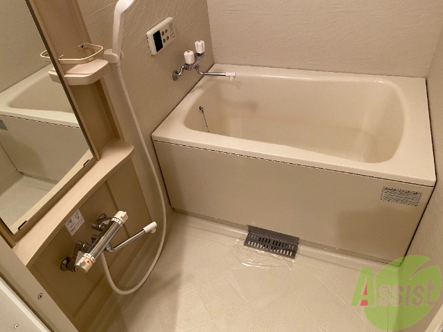 バス・シャワールーム　こちらはお風呂。一日の疲れをここで癒してください。