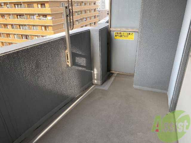 バルコニー　バルコニーは洗濯物を干すスペースが確保されていました。