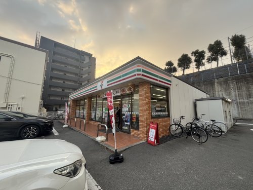 コンビニ　セブンイレブン福岡野間４丁目（コンビニ）まで201m