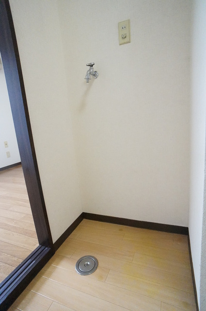 その他　室内洗濯機置場♪雨でも安心してお洗濯できます！