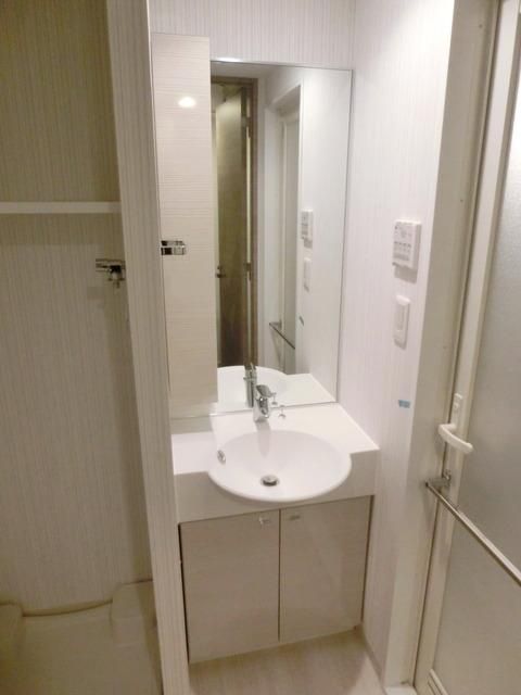 洗面設備　脱衣場。独立洗面台。