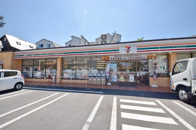 コンビニ　セブンイレブン成城8丁目店（コンビニ）まで353m