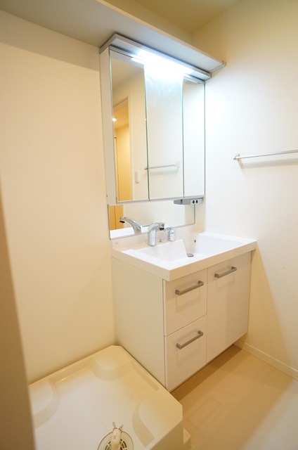 洗面設備　嬉しい独立洗面台付き☆朝の忙しい支度もスムーズ！