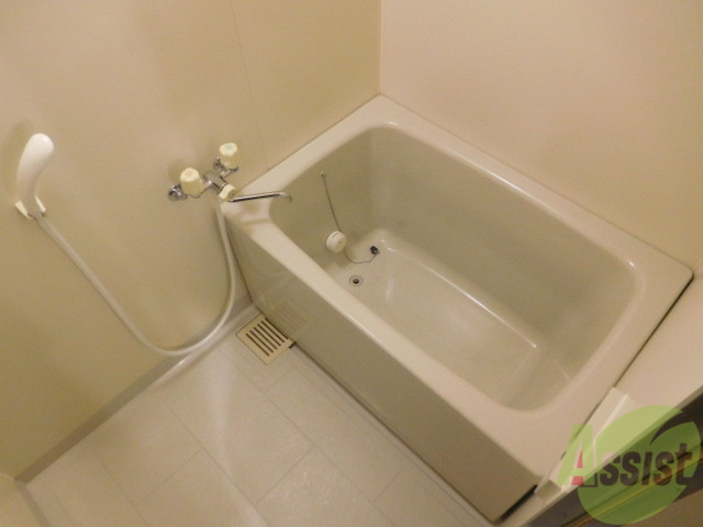 バス・シャワールーム　広めのバスタブでゆったりリラックスタイム