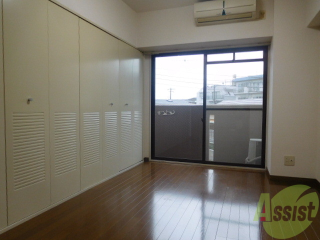 その他部屋・スペース　窓があり日当たり良好。快適な睡眠がとれますね