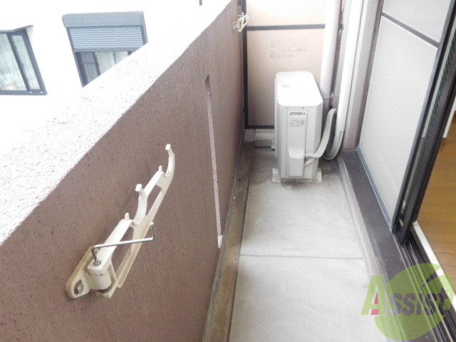 バルコニー　横に広いバルコニーは洗濯物がたっぷりほせます