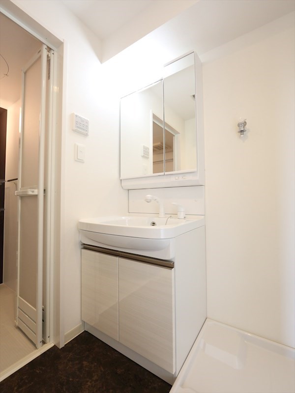 洗面設備　脱衣所　独立洗面台（シャンプードレッサー付）