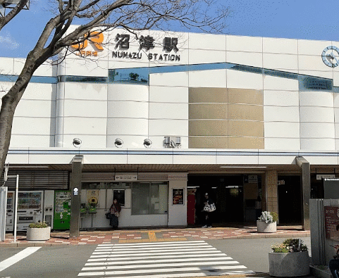 スーパー　ウエルシア沼津アントレ店（スーパー）まで649m