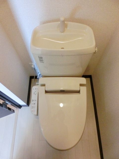 トイレ　おしりスッキリ洗浄便座