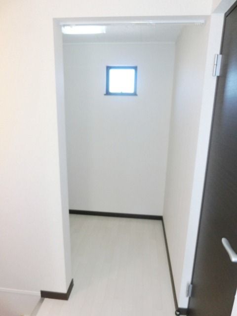 収納　納戸があってお部屋スッキリ