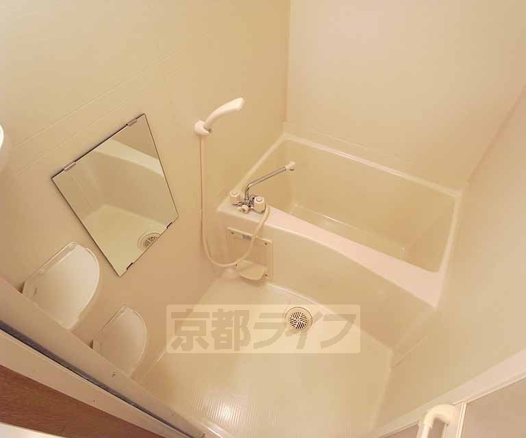 バス・シャワールーム　洗い場の広い、ゆったりとした浴室です。