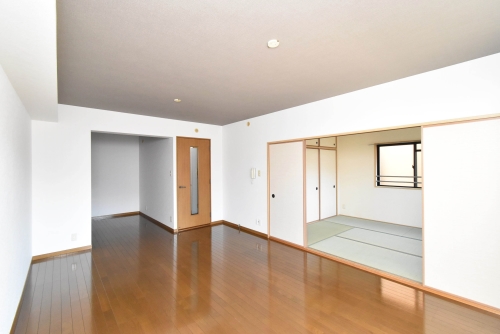 居室・リビング　同物件別号室参考写真です。現状優先になります。