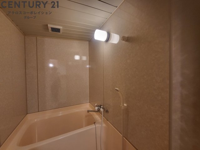 バス・シャワールーム　シンプルな浴室