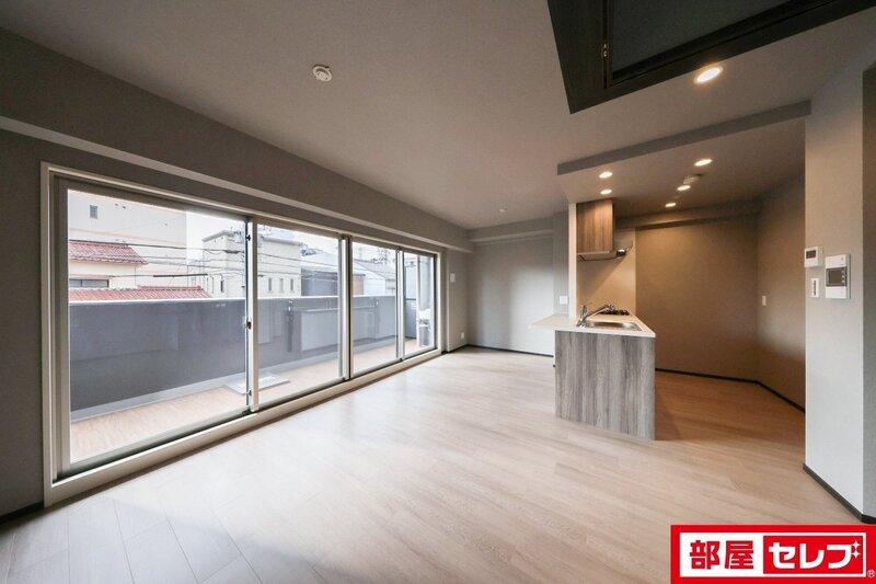 居室・リビング　２０６号室の写真を参照