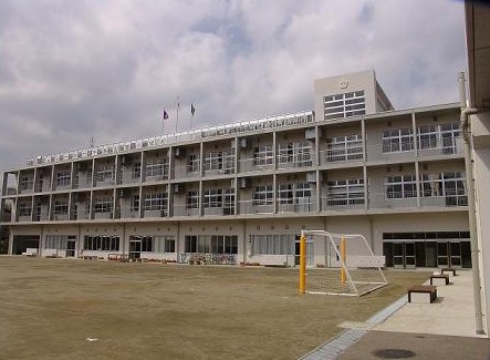 小学校　足立区立千寿双葉小学校（小学校）まで591m