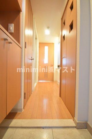 玄関　※室内写真は別のお部屋となります。