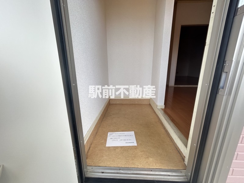 玄関　コンパクトな玄関スペース