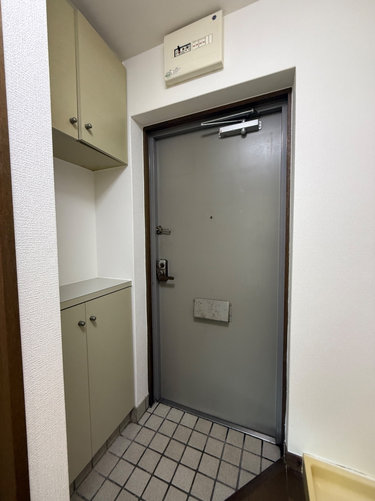 エスコートパレスの玄関写真