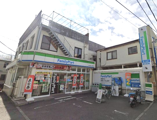 コンビニ　ファミリーマート（コンビニ）まで524m