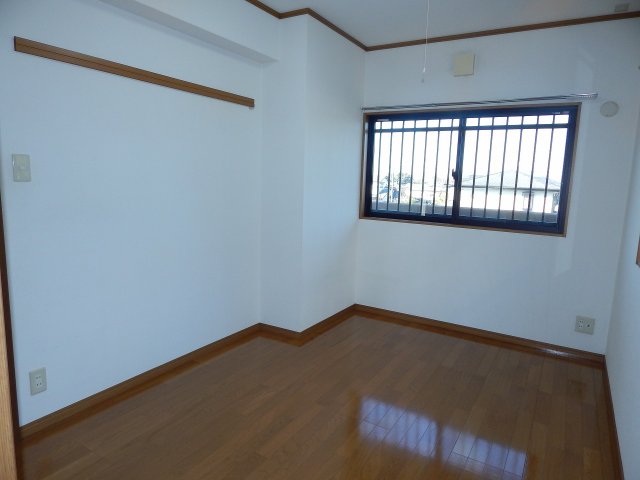 居室・リビング　※同タイプの部屋写真です