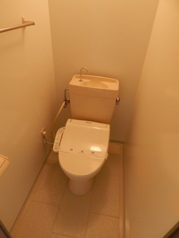 トイレ　※同タイプの部屋写真です