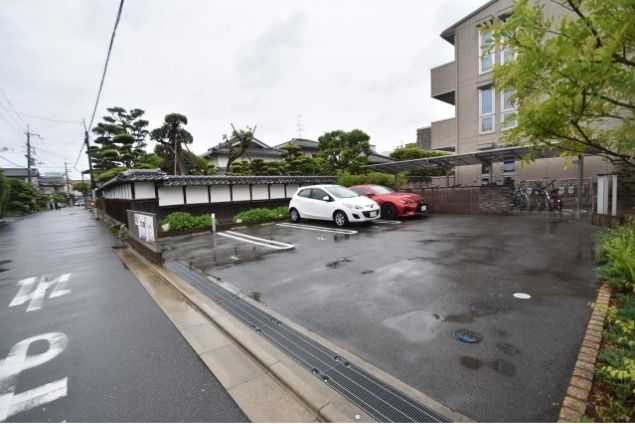 駐車場　駐車場