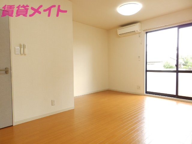 居室・リビング　同物件別部屋写真