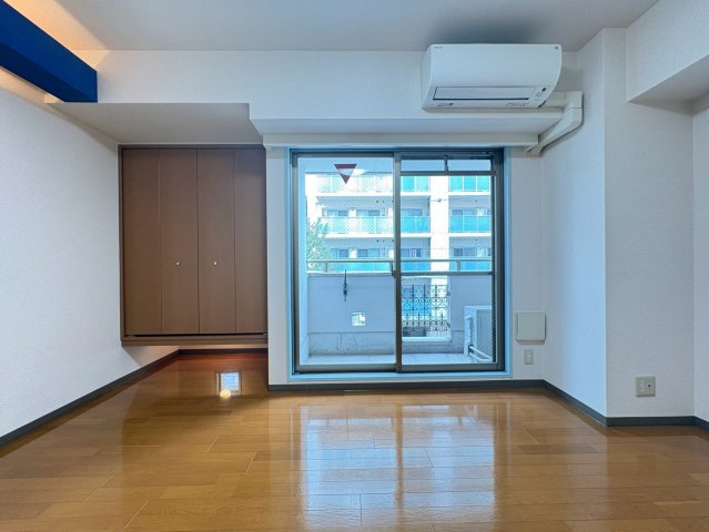 レザムルーズ西宮の居間写真