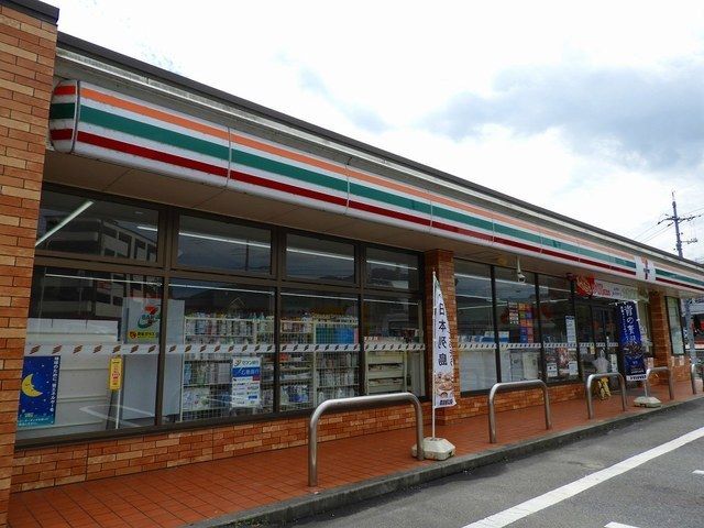 コンビニ　セブンイレブン（コンビニ）まで500m
