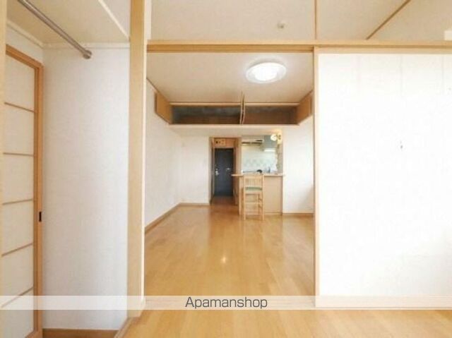 地下鉄七隈線 渡辺通駅 徒歩6分 15階建 築24年の居間写真