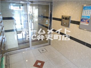 エントランス　建物の内部です