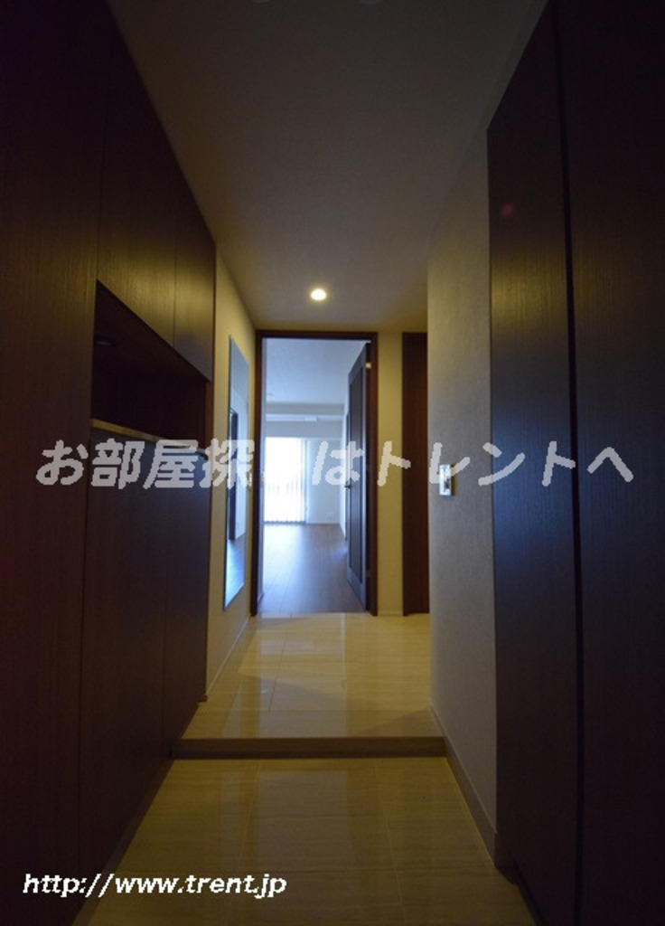 プラウド神楽坂の玄関写真