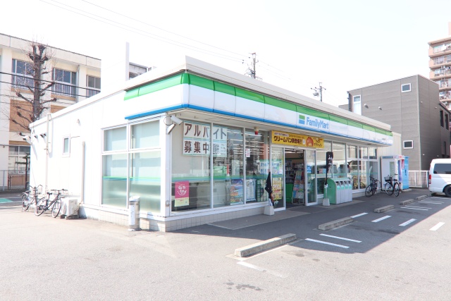 コンビニ　ファミリーマート 熱田大宝店（コンビニ）まで300m